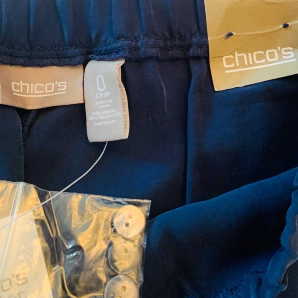 NWT Chico’s Navy Blue Lightweight Stretchy Crop Pants Size 0 - Picture 4 of 4